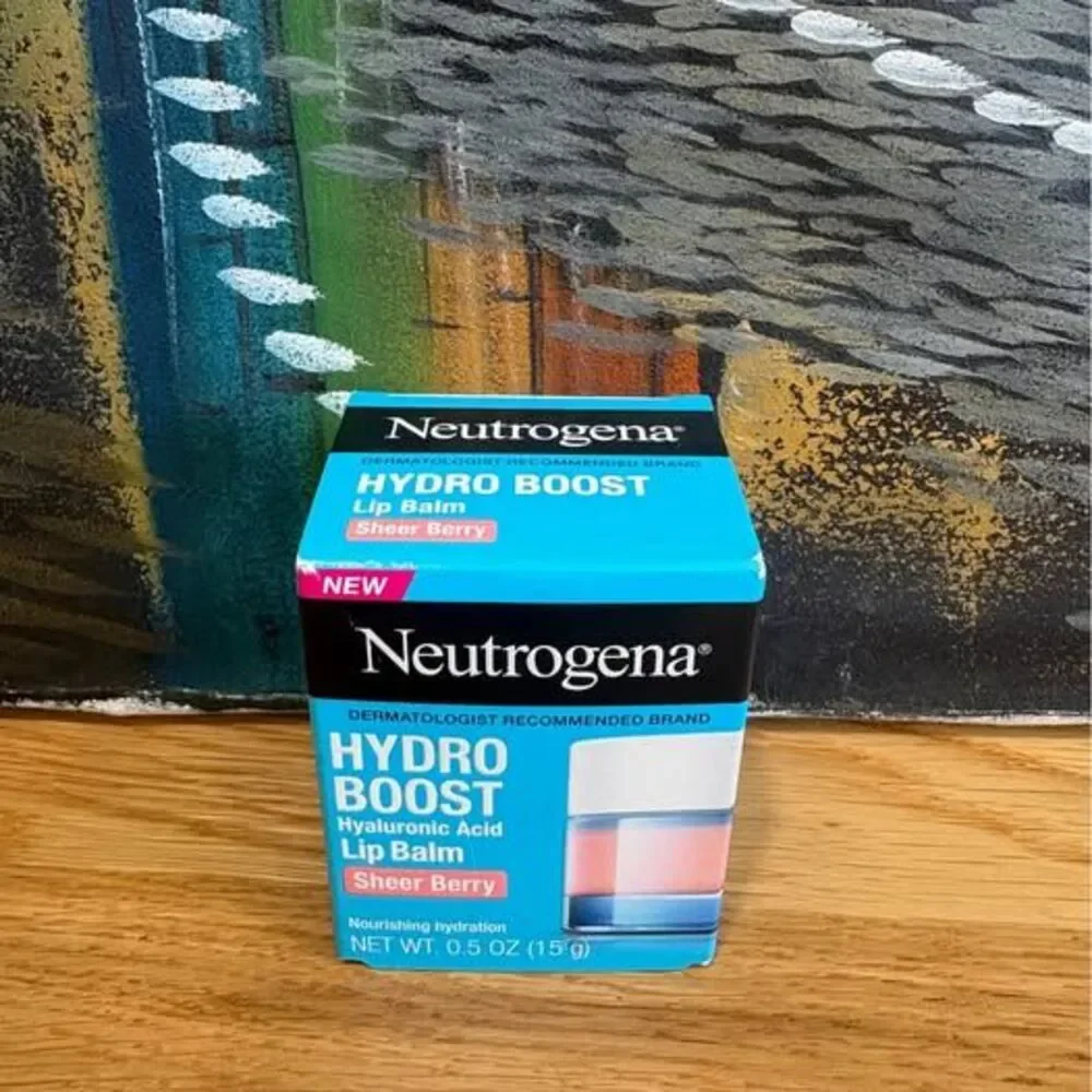 Neutrogena Hydro Boost Hyaluronic Acid Lip Balm Sheer Berry 0.5 oz New